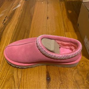 UGG PINK TASMANS / SIZE 7 W